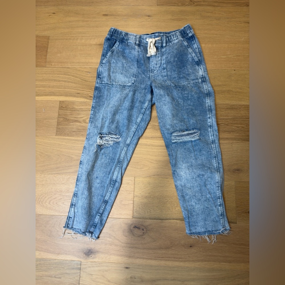 GAP Women’s‎ Relaxed Light Blue Distressed Pull On Jeans